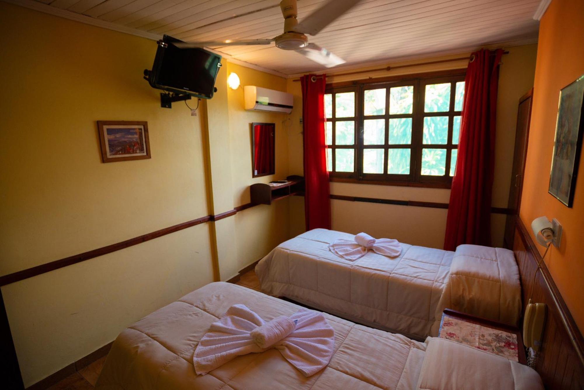 Hosteria Los Helechos ปูแอร์โตอีกวาซู ภายนอก รูปภาพ