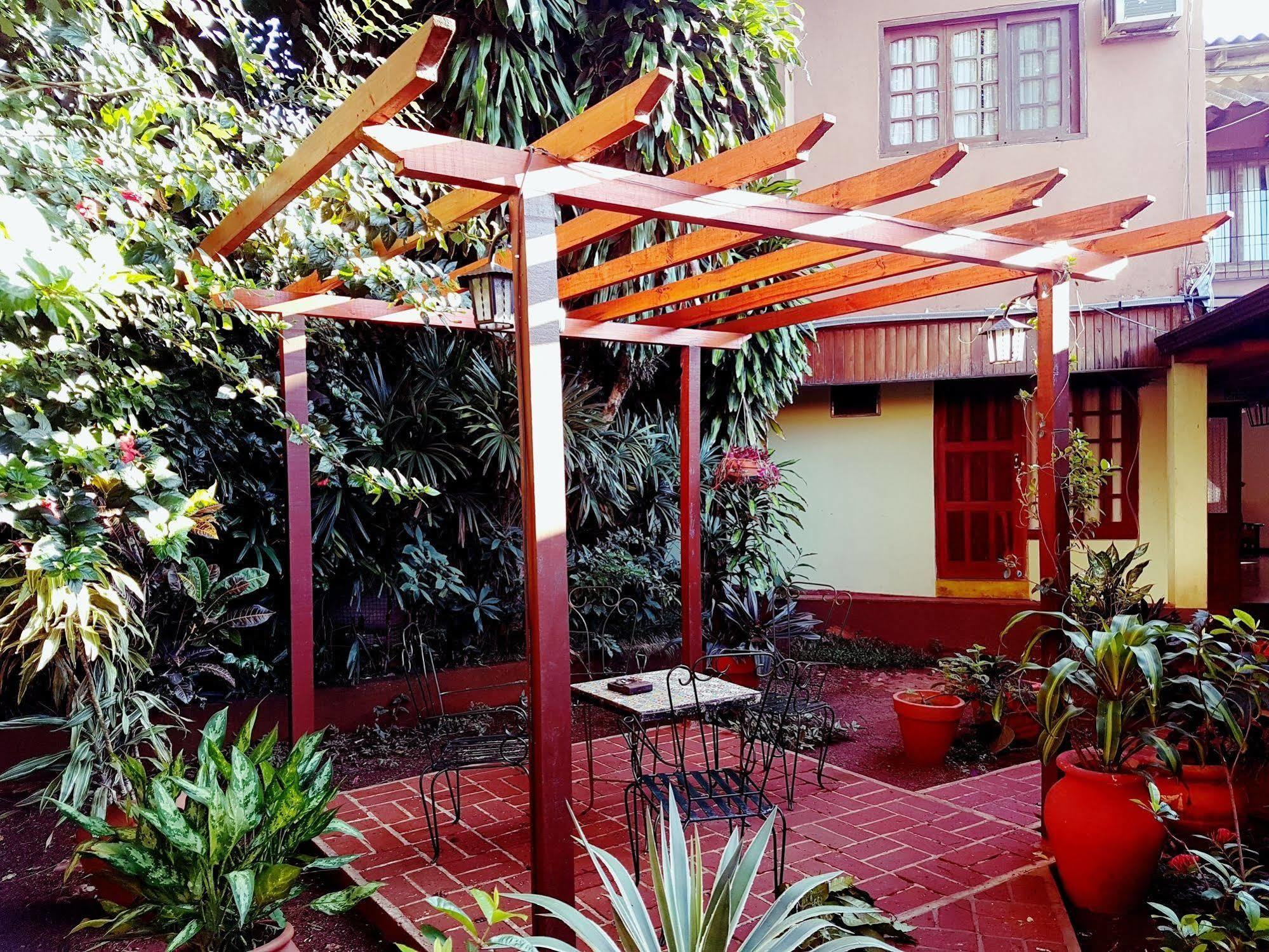 Hosteria Los Helechos ปูแอร์โตอีกวาซู ภายนอก รูปภาพ